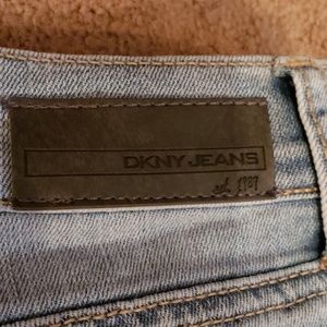 DKNY Crop Jeans ( size 6)